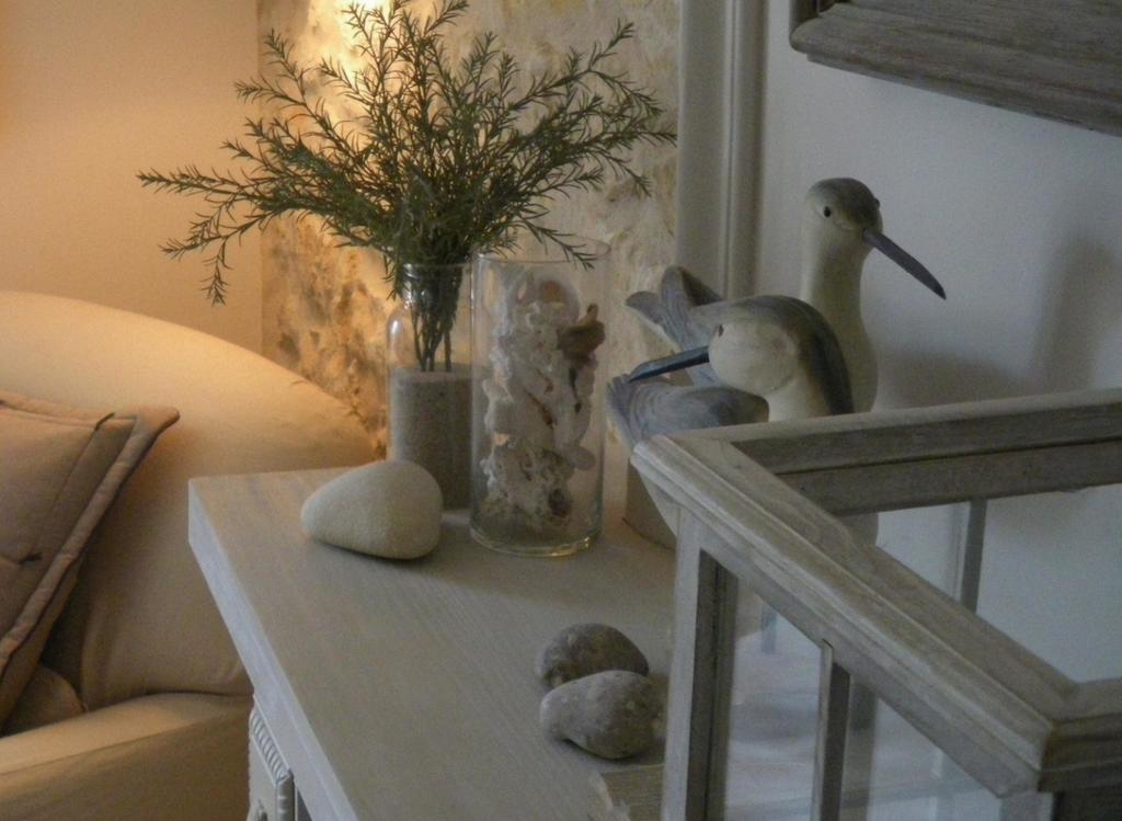 Les Persiennes Hotel Saintes Quarto foto