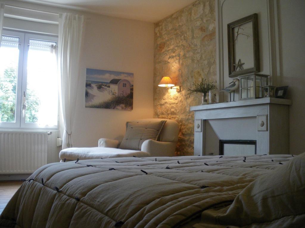 Les Persiennes Hotel Saintes Quarto foto